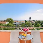 Orange *