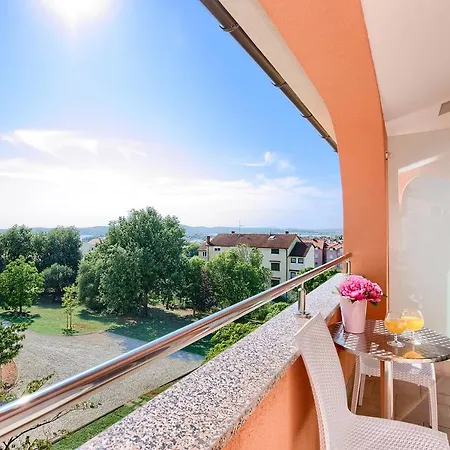Orange Apartment *