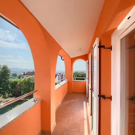 Orange Apartment Medulin